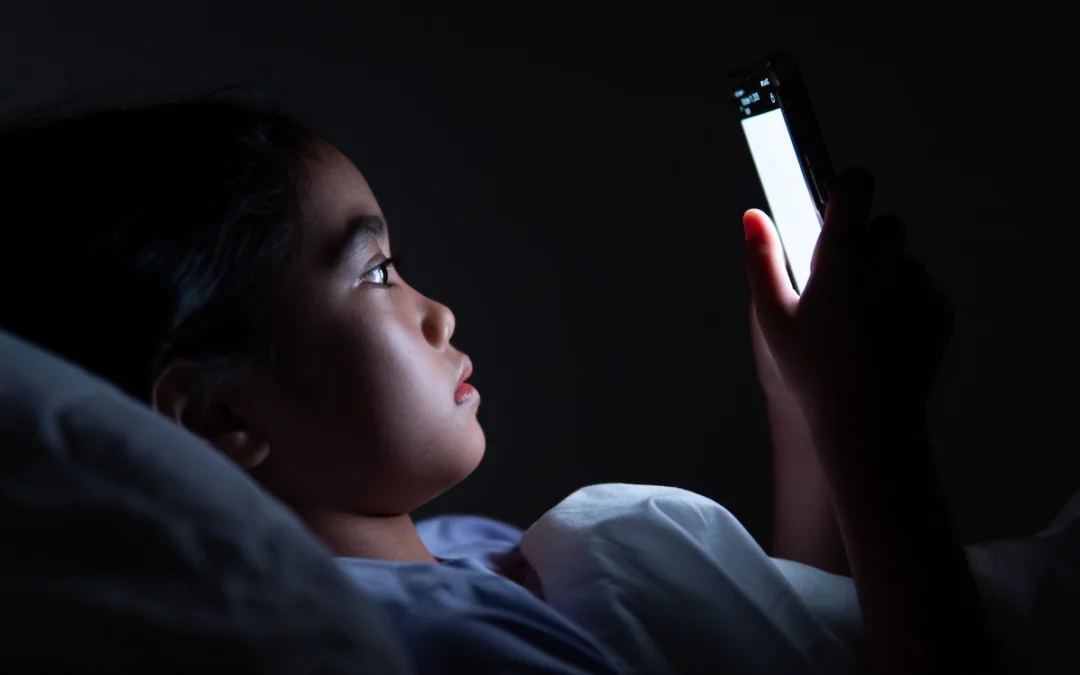 Does Too Much Screen Time Cause Myopia? What Parents Should Know